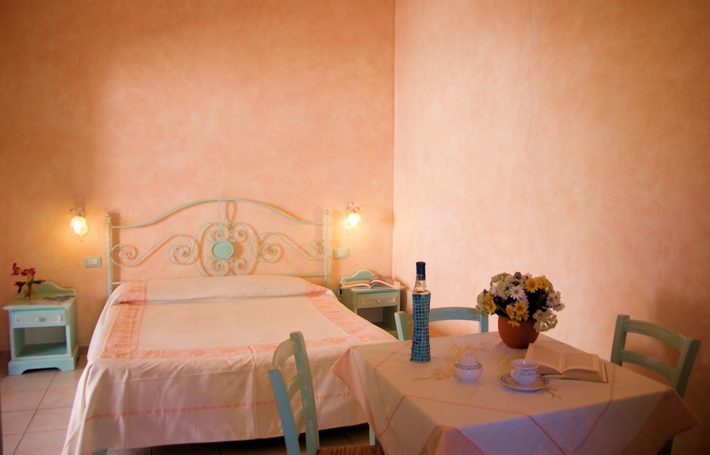 Residence Riva Azzurra Cannigione Pokój zdjęcie